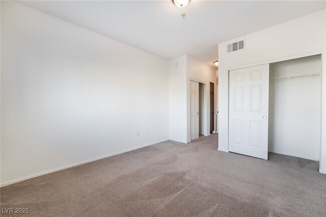 Building Photo - 2291 W Horizon Ridge Pkwy