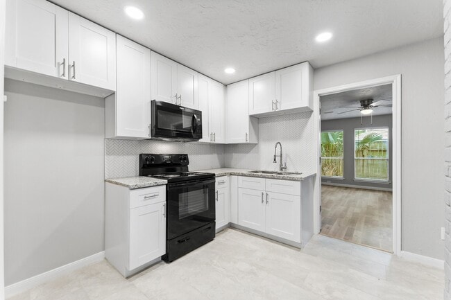 Building Photo - 10422 Rockcrest Rd