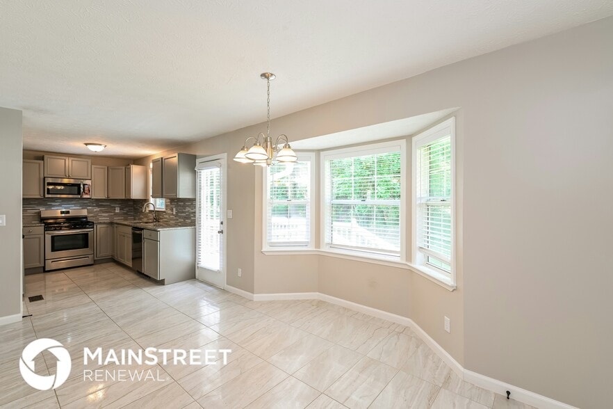 Building Photo - 493 Stonemill Manor