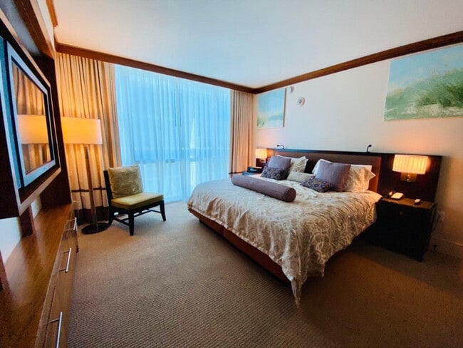 Building Photo - 6801 Collins Ave