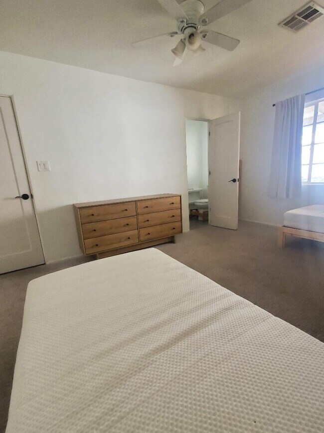 Building Photo - 1520 W Encanto Blvd