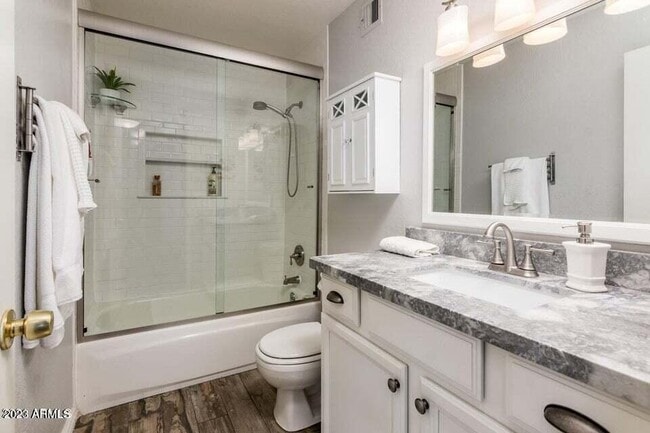 Building Photo - 7526 N Vía De La Campana