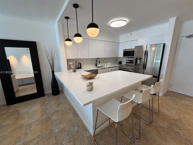 Building Photo - 1500 Bay Rd