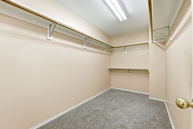 Building Photo - 2417 Frontera Rd