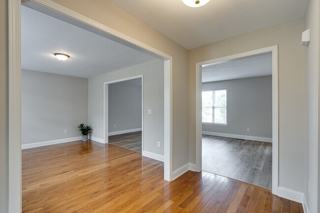 Building Photo - 3BR 2BA