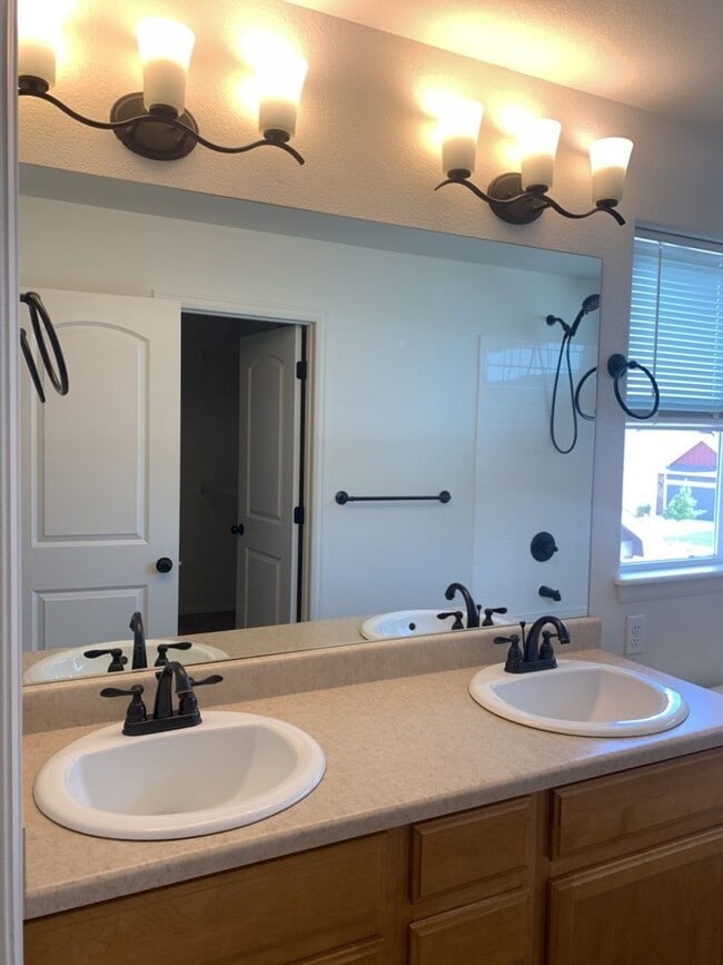 Building Photo - Lovely Split-Level Home in South Loveland/Berthoud