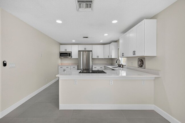 Building Photo - 1135 Staghorn St