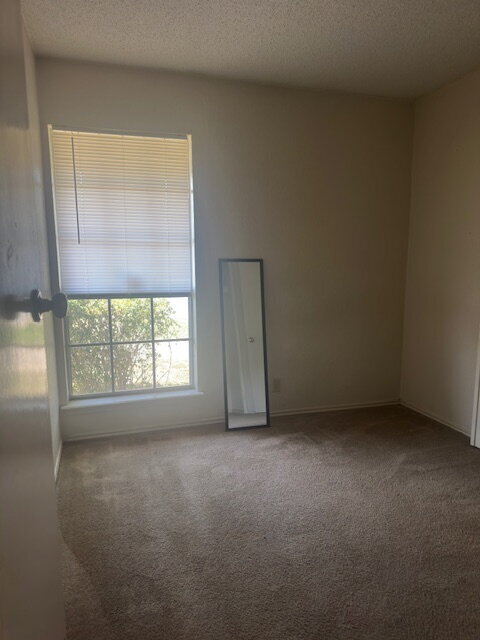 Building Photo - Beautiful Townhome in nice neighborhood - ...