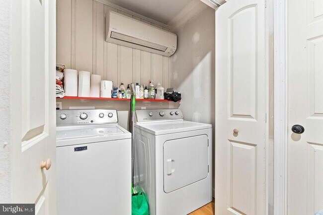 Building Photo - 601 Hanson Ave