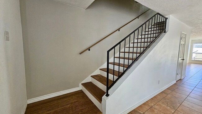 Building Photo - 6436 Kentwick Dr