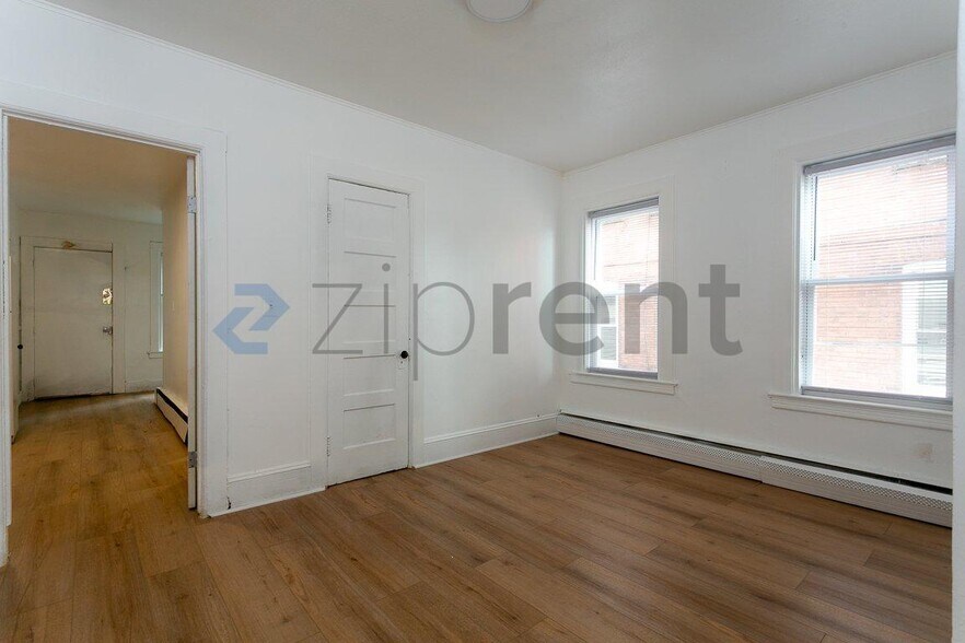 Building Photo - Unit 1R