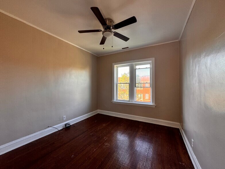 Building Photo - 2833 W 66th St