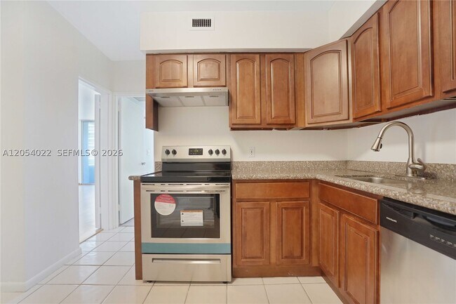 Building Photo - 5700 Collins Ave