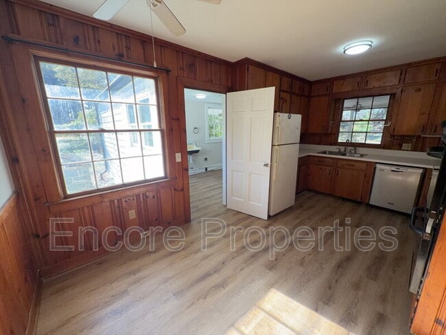 Building Photo - 2032 N Main St