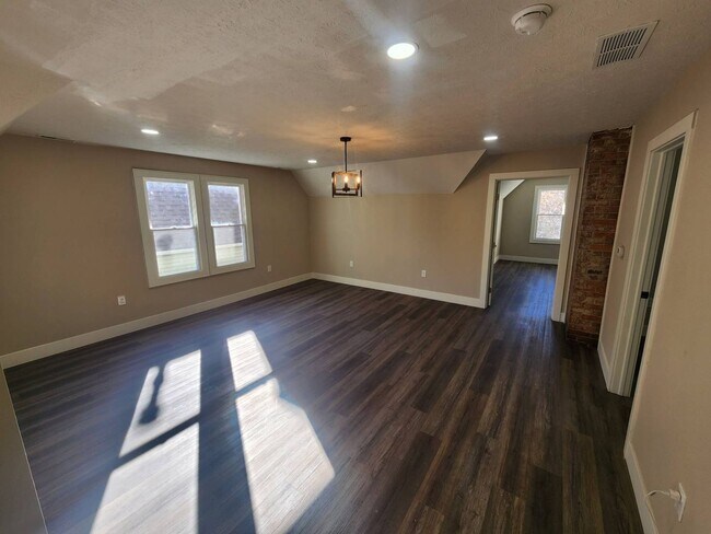 Building Photo - 1565 Hopkins Ave