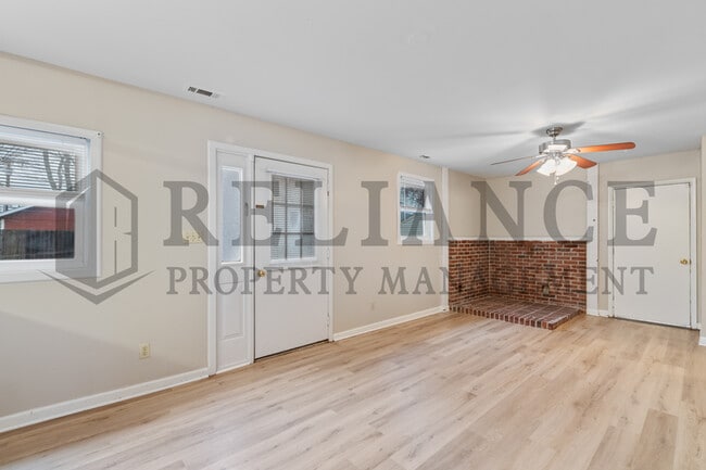 Building Photo - 209 N Topeka St