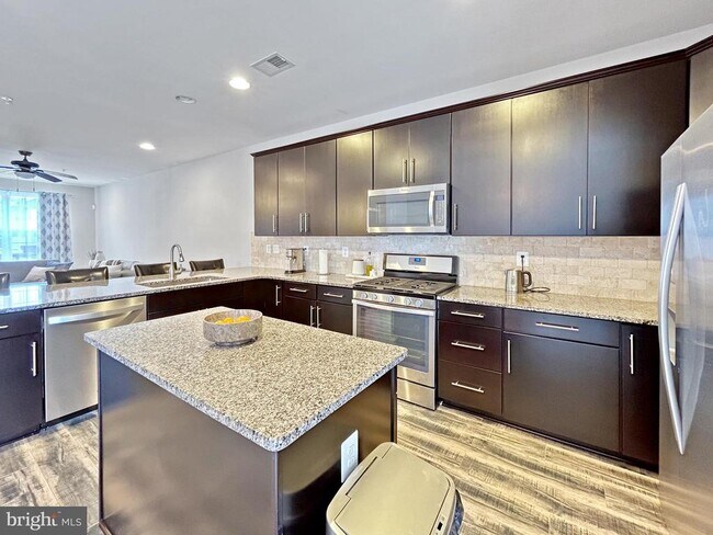 Building Photo - 12745 Longford Glen Dr