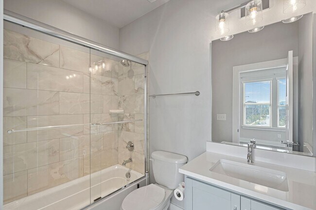 Building Photo - Like New Townhome Ready for Immediate Move-In!!! Bryant Park in West End