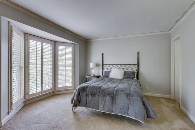 Building Photo - 107 Westover Park Ct