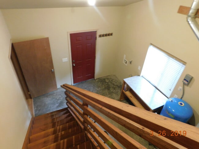 Building Photo - Gated 1 Bedroom Apartment