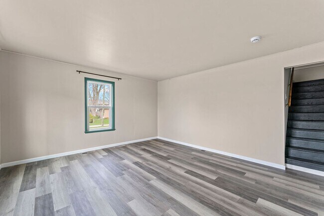 Building Photo - 457 Ahnaip St