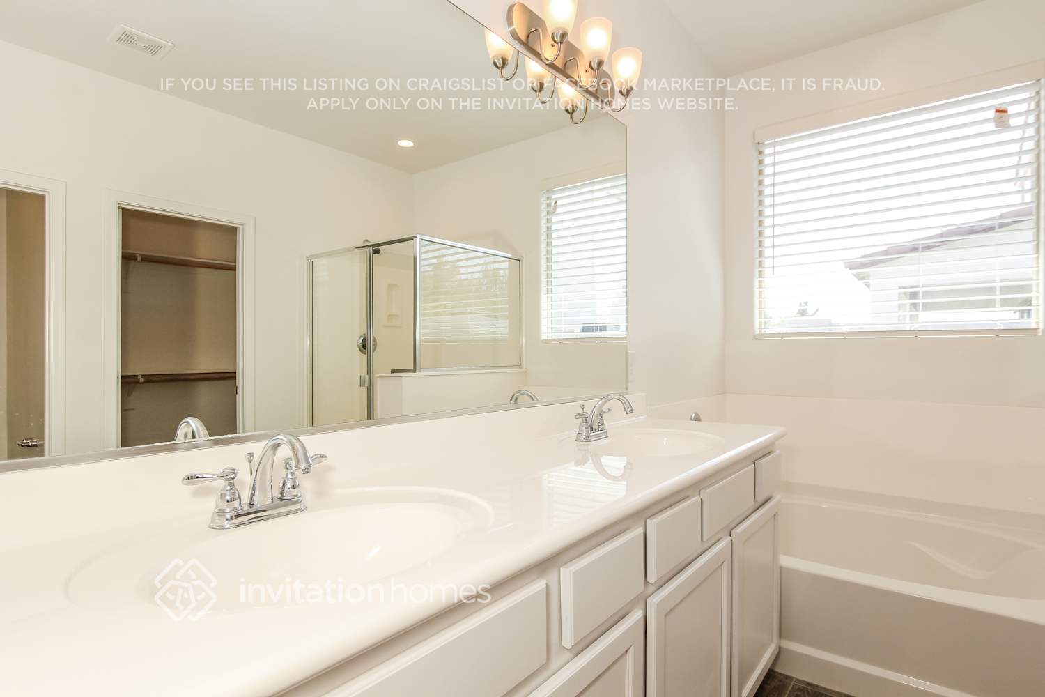Building Photo - 2815 S 95th Dr