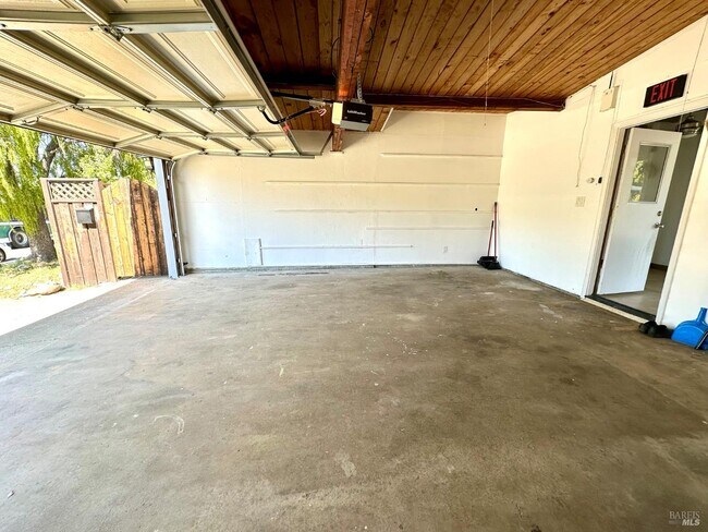 Building Photo - 1111 Marionola Way