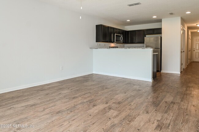 Building Photo - 553 Eiseman Wy