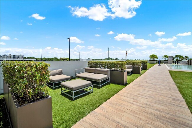 Building Photo - 5300 Paseo Blvd