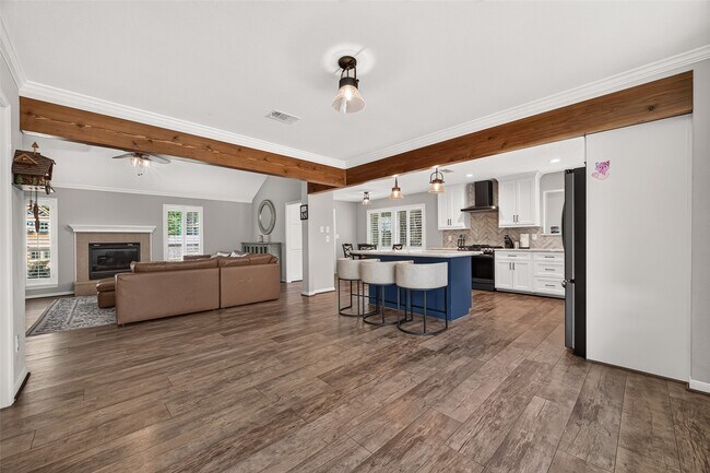 Building Photo - 23011 Fox Hunt Dr