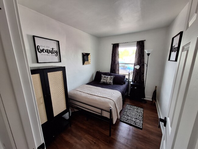 Building Photo - 2 W Pacific St