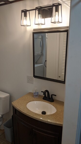 Building Photo - 27 W Hill Terrace