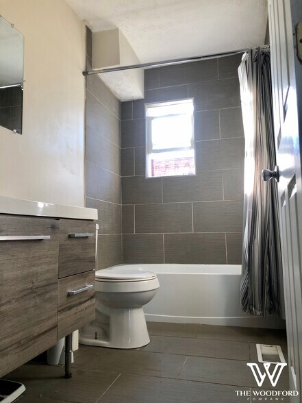 Building Photo - 1641 Summit Street