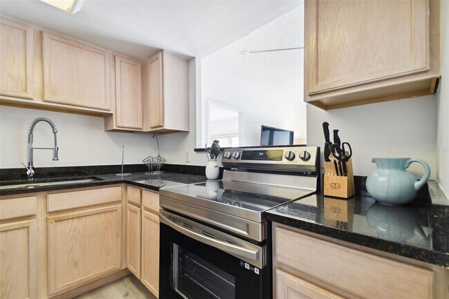 Building Photo - 880 Mandalay Ave