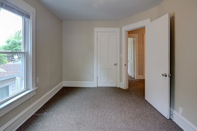 Building Photo - SL AAC1228