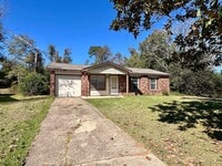 Building Photo - Super house on large private lot