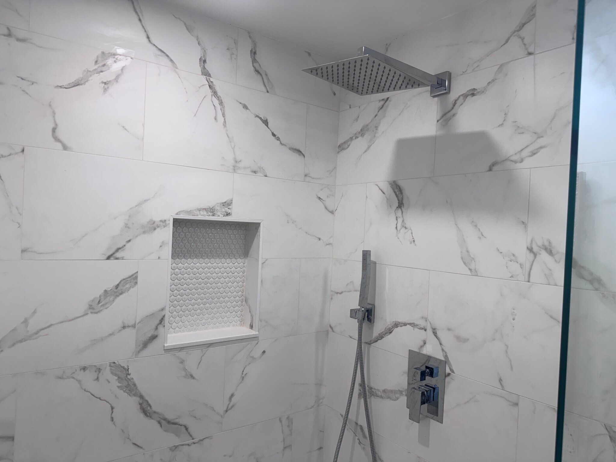 Shower in guest bathroom - 11 Zamora St