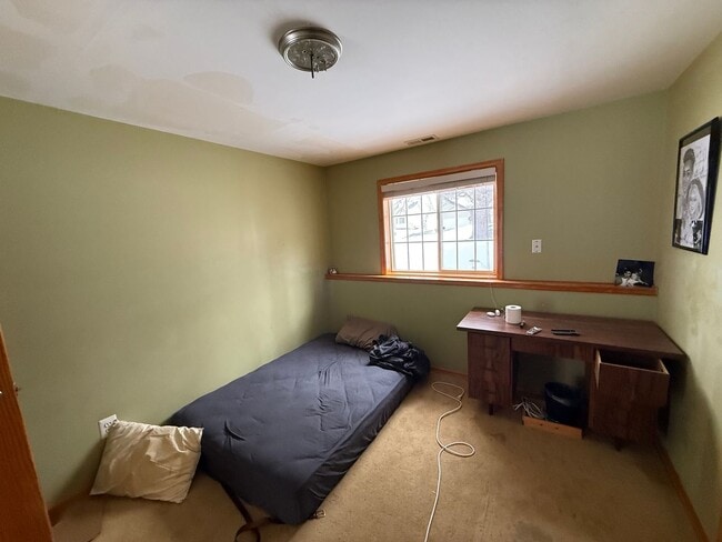 Building Photo - Spacious 5 Bedroom Home in Andover | Finished Walkout | 3-Car Garage