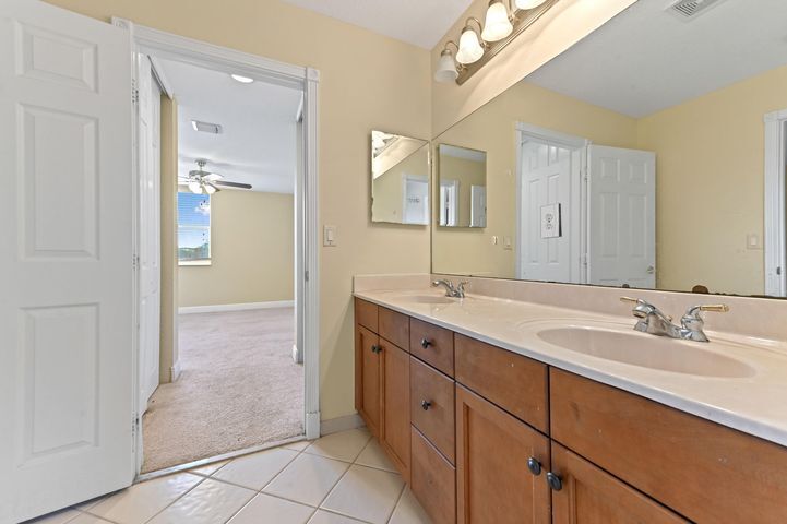 Building Photo - 9942 Shepard Pl