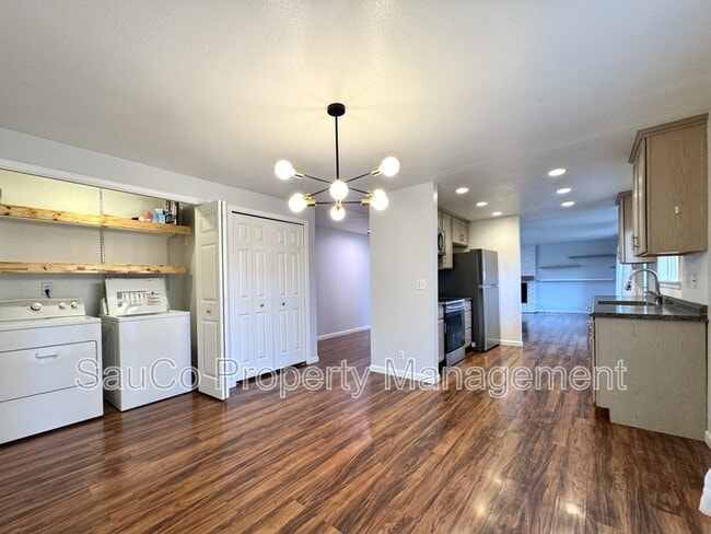 Building Photo - 823 NW 7th Ave