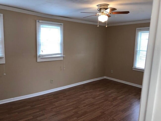 Building Photo - 1406 E Fairview Ave