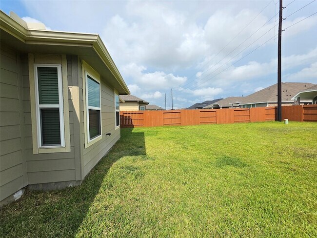 Building Photo - 2011 Cherryvale Dr