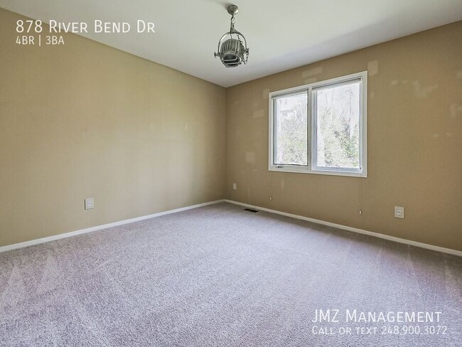 Building Photo - 878 River Bend Dr