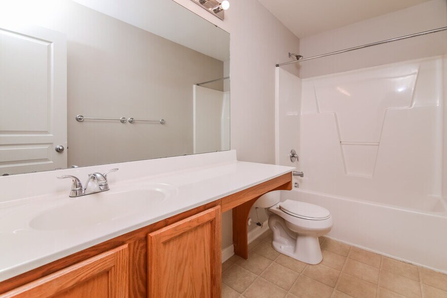 Building Photo - 1008 Martin Bench Ct