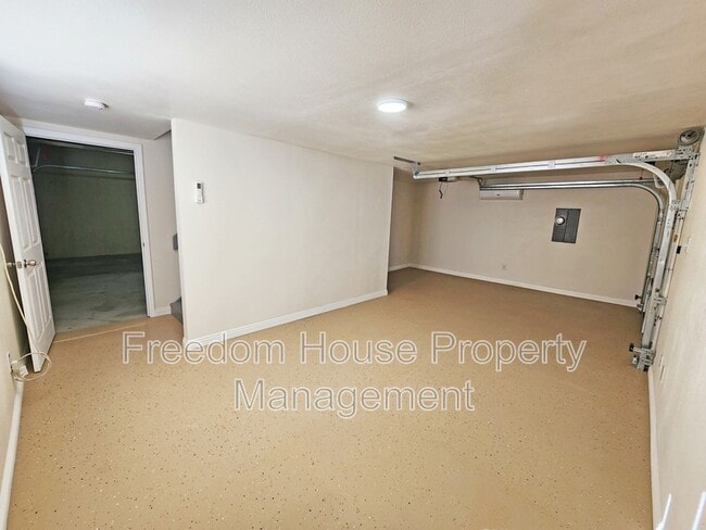 Building Photo - 5391 Money St