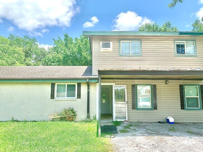 Primary Photo - 110 Farm Dr