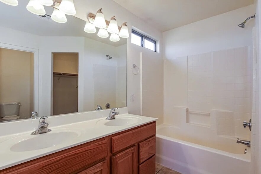 Building Photo - 7215 S 8th Terrace