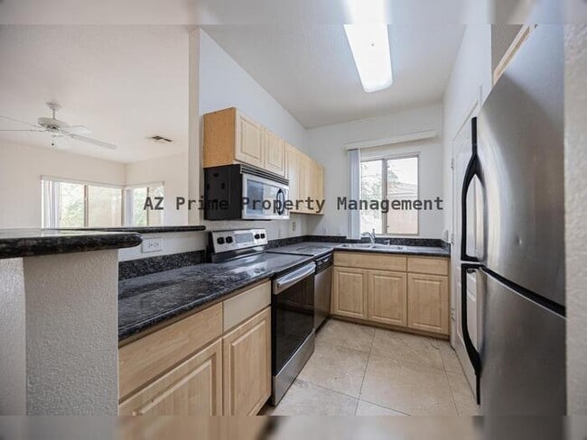 Building Photo - 1411 E Orangewood Ave