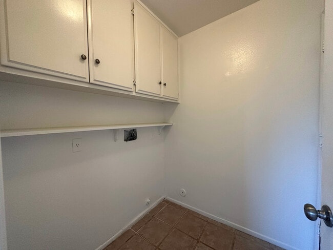 Building Photo - 39542 Del Val Dr