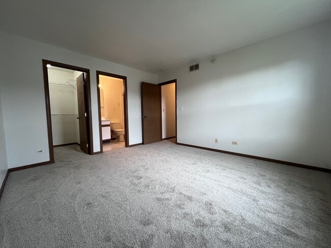 Building Photo - 1350 Orleans Dr